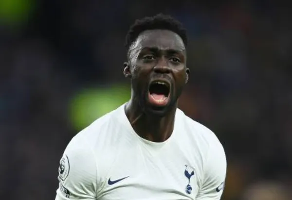 El colombiano Davinson Sánchez desde Inglaterra pelea por no salir del Tottenham.