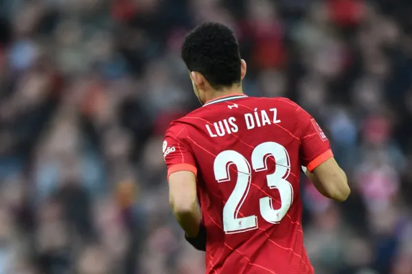 El colombiano disputa su primera final con Liverpool y tuvo una clara opción para marcar un gol.