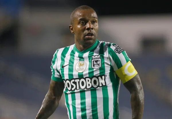 El colombiano Dorlan Pabón fue uno de los pocos jugadores que dio la talla contra Olimpia de Paraguay.