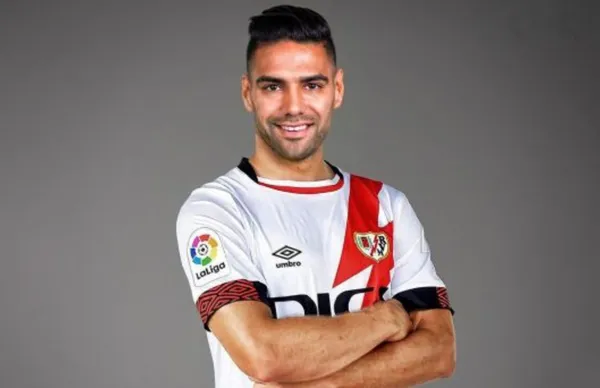 El colombiano es la sensación de La Liga de España y los hinchas de su nuevo equipo han hecho que el colombiano sea la sensación de Vallecas.