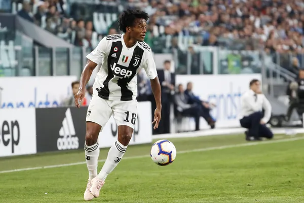 El colombiano fue titular en el empate de Juventus 2-2 ante Lazio en la liga italiana.