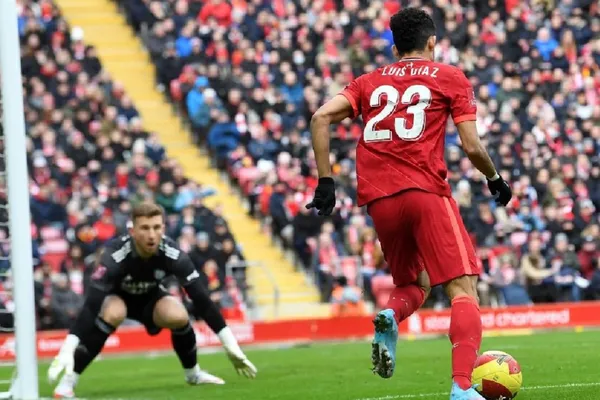 El colombiano fue titular y tuvo una destacada actuación en la victoria de Liverpool ante Leeds en la Premier League.