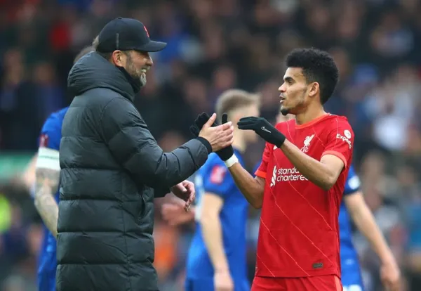 El colombiano Luis Díaz es uno de los jugadores mejor pagados del Liverpool pero lo que gana su entrenador es insólito.