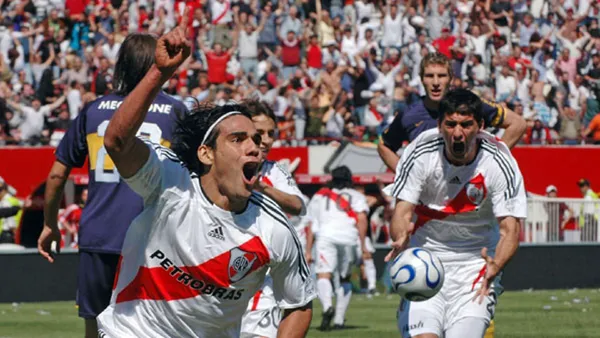 El colombiano marcó su primer Hat Trick en el año 2007 en el club argentino