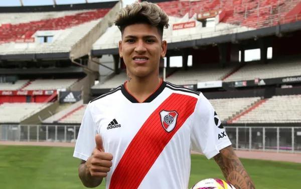 El colombiano pese a que vio minutos en el superclásico sigue sin convencer a los hinchas de River Plate y a su entrenador Marcelo Gallardo.