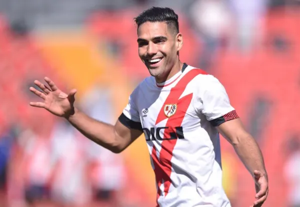 El colombiano desde que llegó al club español ha revitalizado su carrera y es ahora una figura tan mediática que hasta La Liga lo ha homenajeado en redes.