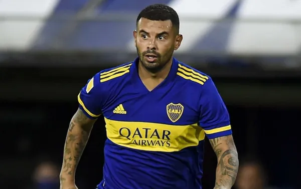 El colombiano salió del juego muy temprano por culpa de factores externos a él, tuvo un cruce de palabras con Franco Armani y hasta se enojó con su entrenador por lo que sucedió.