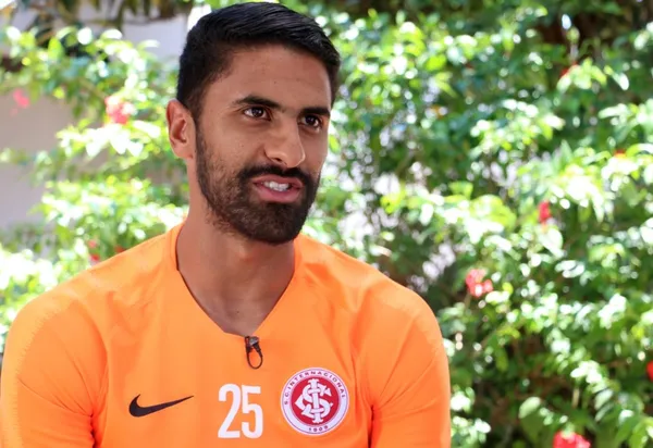 El colombiano Santiago Tréllez se quedó sin equipo y le ha tocado echar mano de otra fuente de ingresos.