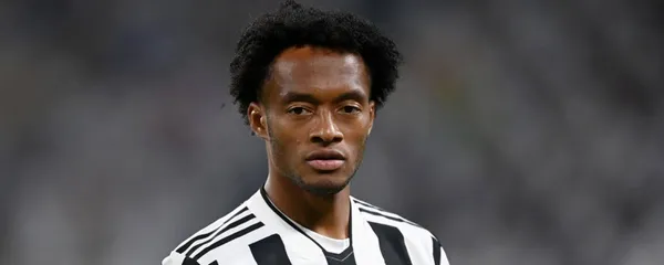 El colombiano se encuentra muy cerca de renovar con su equipo, dicen medios en Italia.