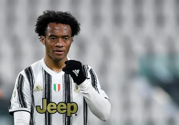 El colombiano se quedó en el banquillo frente al club Spezia y llamó la atención la causa que llevó a su entrenador a tomar esa decisión. Reinaldo Rueda está atento a la continuidad de Cuadrado en Italia.