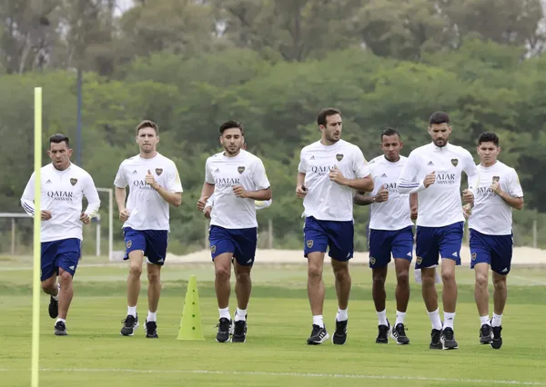 El colombiano se unió el dia de hoy a los entrenamientos de Boca Juniors esperando que pasará con su futuro.