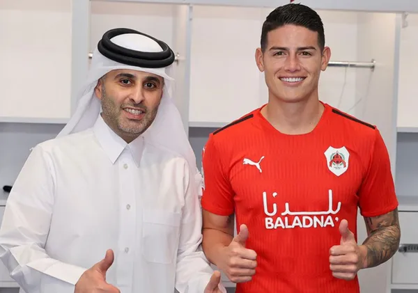 El colombiano mientras se vestía por primera vez con el uniforme del Al-Rayyan SC, fue consultado acerca de un detalle vinculado al club y se dio cuenta de un error que cometió sin querer.