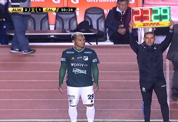 El colombiano Teófilo Gutiérrez tuvo que salir del banquillo de suplentes para corregir el desastroso partido que hacía en Deportivo Cali en Bolivia.