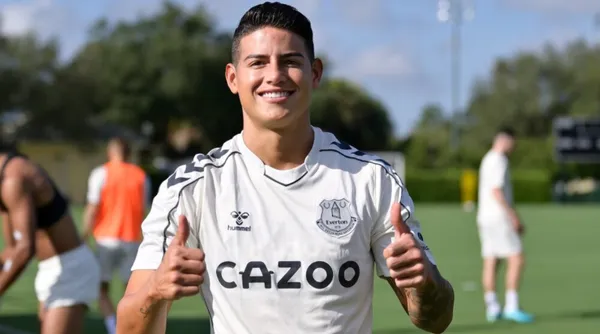 El colombiano no tiene muy buena relación con Rafael Benítez y analiza a detalle cada paso que pretende dar en el Everton.