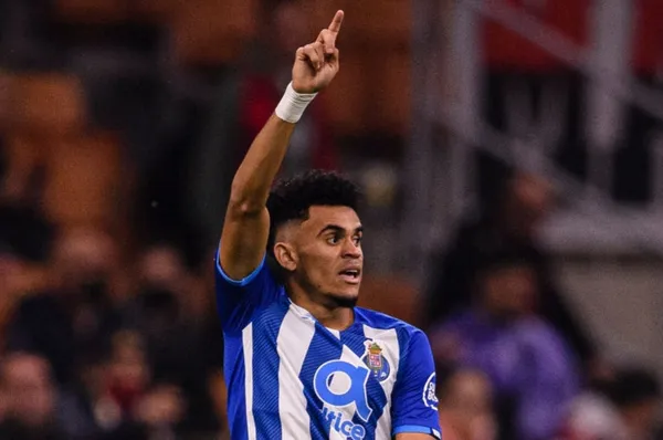 El colombiano tiene tres opciones sólidas en Inglaterra pero apuntaría a una en especial por lo que le ofrecen.