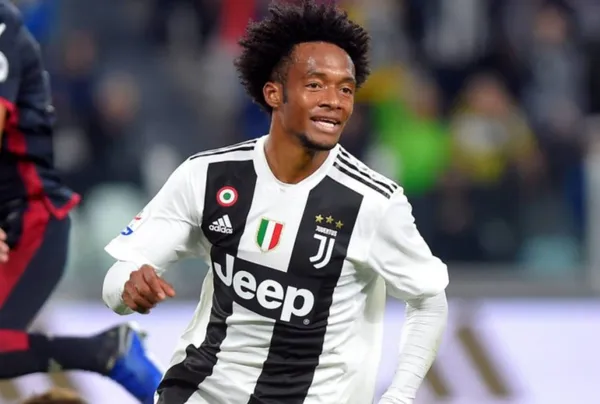 El colombiano tuvo que salir desde el banquillo frente al Torino en la Serie A de Italia y dejó sorprendido a su entrenador Massimiliano Allegri.