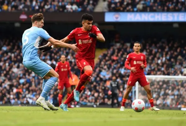 El colombiano vio pocos minutos contra el Manchester City y en las redes sociales recibió mensajes sobre su actuación.