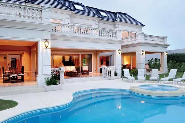 El colombiano ya oficializo su incorporación a River Plate, pero ahora baraja opciones de donde vivirá en la capital porteña.