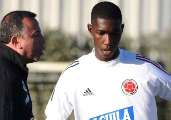 El colombiano Yaser Asprilla ha tenido un ascenso meteórico y le pusieron enfrente el caso de Marlos Moreno para que aterrice y ponga los pies sobre la tierra.