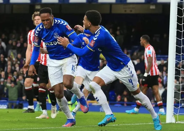 El colombiano Yerry Mina marcó un golazo en Inglaterra y los medios internacionales lo han elogiado.