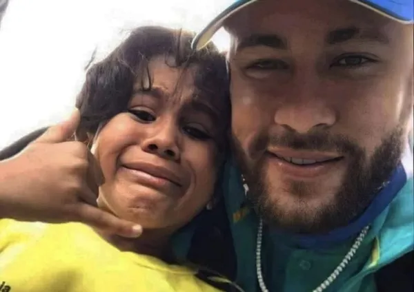 El crack brasileño tuvo un gesto especial con un niño colombiano, pero esa acción generó una ola de críticas en las redes sociales.