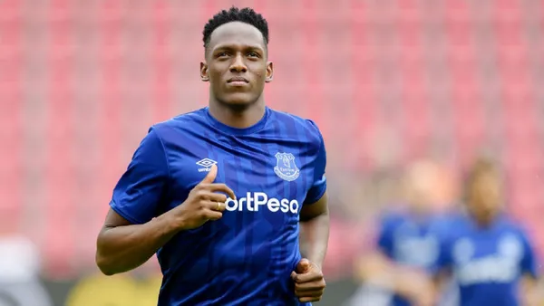 El defensor central colombiano aún no extendió su vínculo con el club.