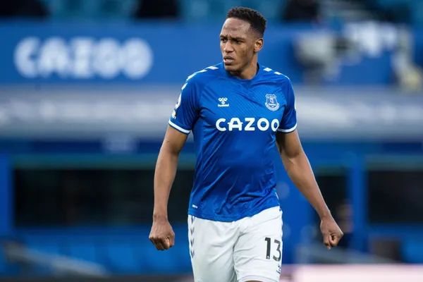 El defensor central colombiano volvió a jugar con los colores del Everton tras recuperarse de una lesión muscular en la pierna derecha.