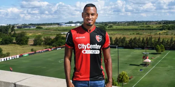 El defensor colombiano de 23 años proveniente del Junior de Barranquilla aterrizo en tierras argentinas.