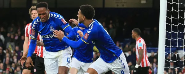 El defensor colombiano anotó entrando desde el banco de suplentes.