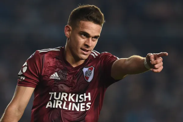 El delantero colombiano aún no arregló su continuidad en River Plate.