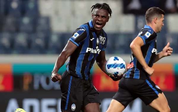 El delantero colombiano demostró que en Italia es indetenible, con Colombia no rinde y pese a ello sus compañeros no dejan de elogiarlo.