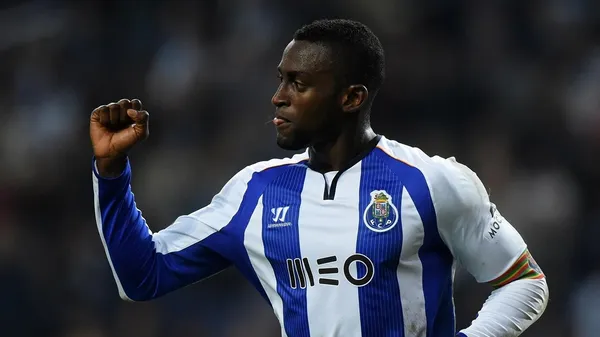 El delantero colombiano Jackson Martínez paso de romper redes a romper las bocinas con sus canciones.