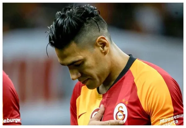 El delantero colombiano recibió la peor noticia por parte del director técnico del equipo turco y podría forzar su salida a mitad de año.