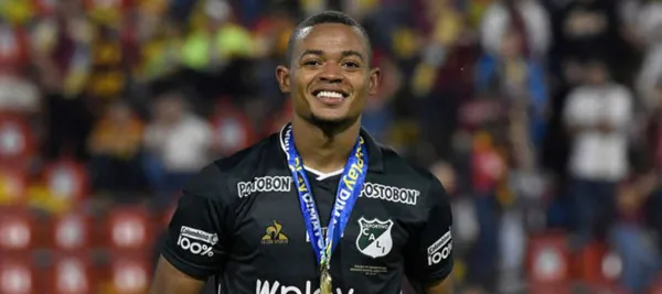 El delantero colombiano y que fue convocado a la Selección Colombia ha demostrado en redes sociales su gusto por los tenis.