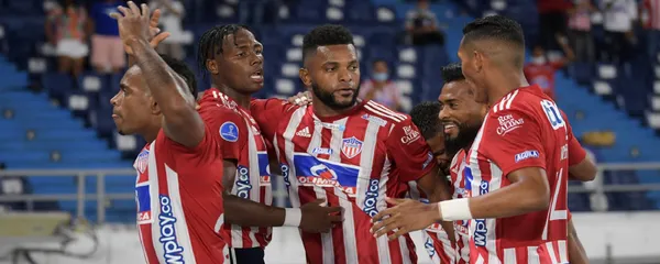 El delantero no continuaría en su club después de esta temporada.