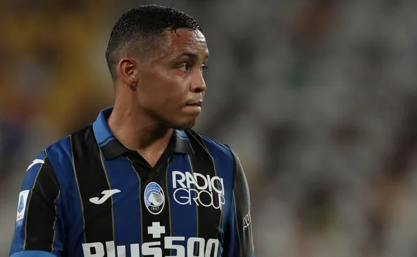 El delantero del Atalanta aclaro el día de ayer, la situación legal con su ex pareja Paula Rentería.