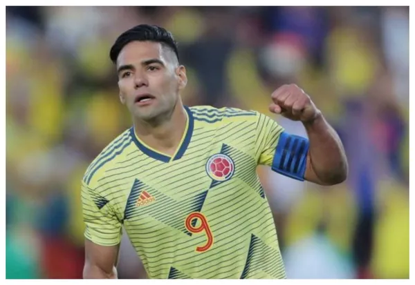 El delantero de Galatasaray mandó un mensaje de aliento a la sociedad colombiana por la crisis que atraviesa.