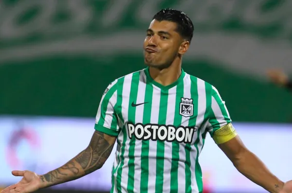 El delantero a sus 34 años sigue anotando goles en Colombia y compitiendo con regularidad deportiva.