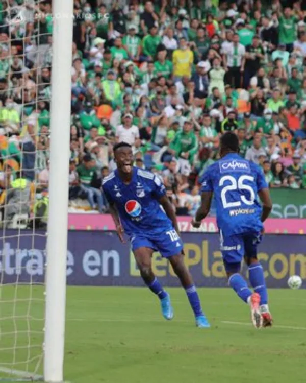 El delantero transformó el segundo y tercer tanto del equipo que dirige Alberto Gamero.