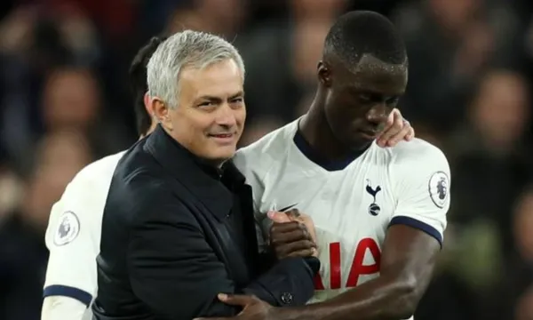 El director técnico apoyó al colombiano tras los mensajes racistas que recibió.