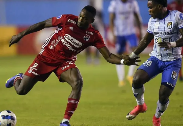 El elenco colombiano se vio doblegado por el equipo ecuatoriano y perdió 3-2 en su visita al vecino país.