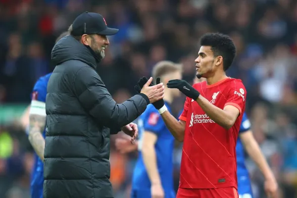 El entrenador alemán habló sobre el desempeño del colombiano en el club.