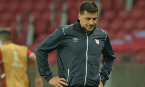 El entrenador argentino encadena una serie de malos resultados que hacen que su continuidad como DT peligre.