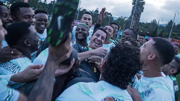 El entrenador de los verdolagas sorprendió a todos con su decisión a unos instantes del partido definitivo