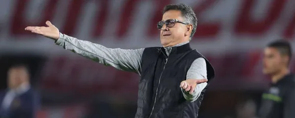 El entrenador risaraldense usa un extraño ejemplo para mostrar la presión alta.