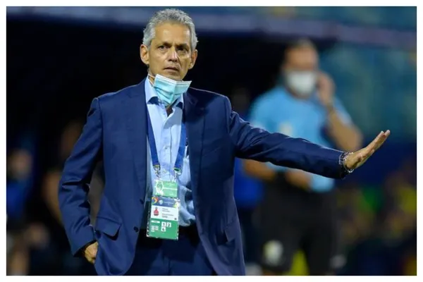 El entrenador vallecaucano ha sido muy cuestionado por su rendimiendo pero pese a los malos resultados hay algo que puede impedir su salida.