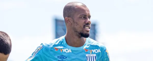 El equipo embajador sigue buscándo jugadores para reforzar su diezmada plantilla.