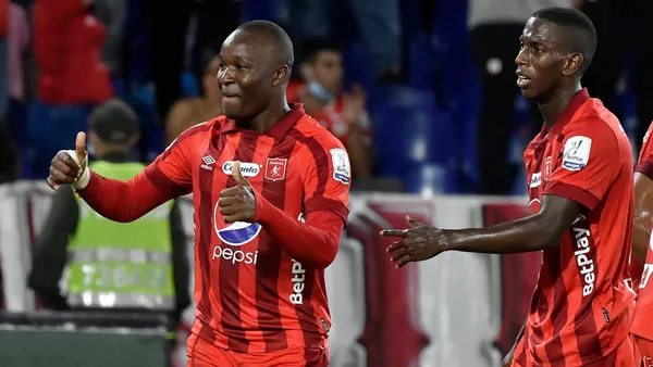 El equipo escarlata sumó su primera victoria del año en condición de local y estrenó de buena manera su nueva camiseta.