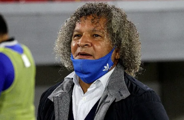 El estratega del cuadro “Embajador” sigue cometiendo el mismo error y no lo corrige, porque insiste en una errada idea táctica que aleja a Millonarios FC de sus aspiraciones al título.