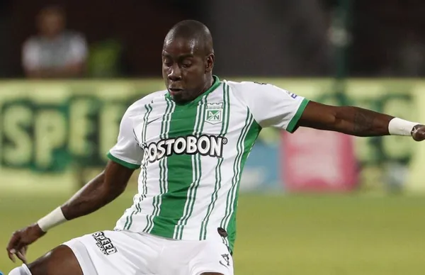 El estratega del cuadro “Verdolaga” perdió el invicto de Atlético Nacional por imponer preferencias personales y no deportivas.